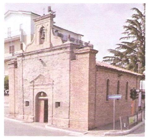 Veduta esterna della chiesetta facciata e laterale